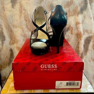 Guess by Marciano black leather sz 8 pump
